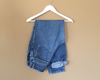 Wrangler High Waisted Jeans  / 90s Jeans / Vintage High Waisted Jeans / Mom Jeans / Distressed Jeans