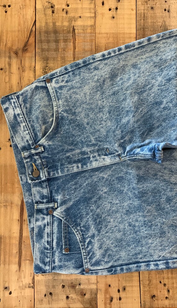 32" Acid Wash Lee High Waisted Jeans / Vintage Le… - image 3