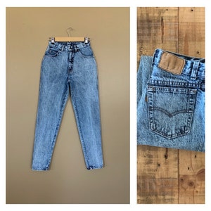 26” Levis Jeans High Waisted Slim Fit Tapered Leg / 90’s Levis Jeans 900 Series / High Waisted Jeans Acid Wash / Vintage Levis Jeans Size 9