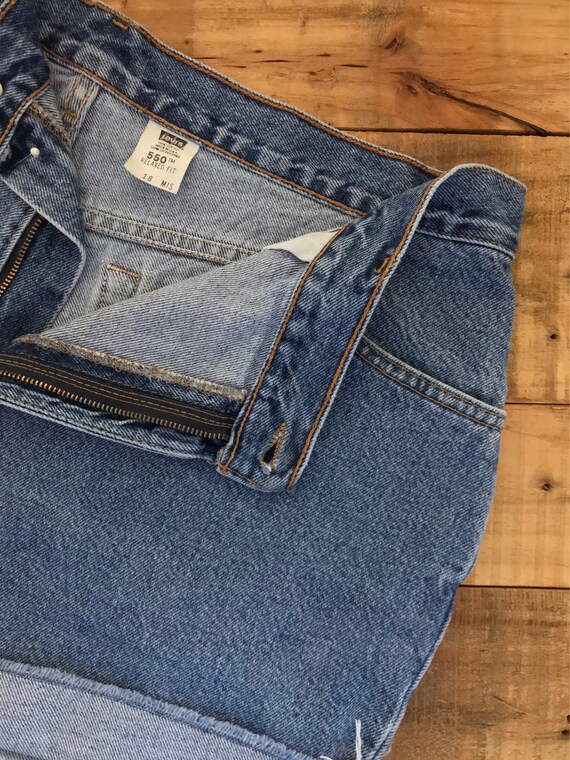 36" Levis High Waisted Shorts Denim / 90s Vintage… - image 10