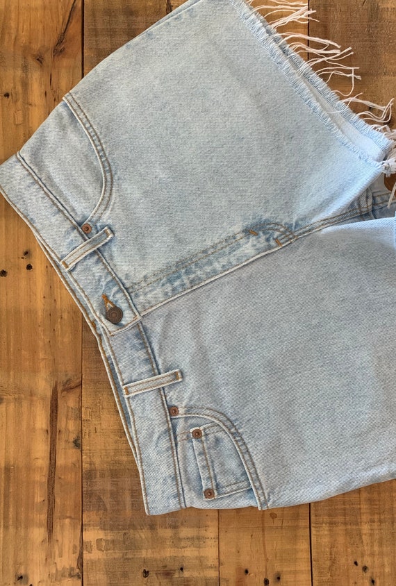 31/32” Levis High Waisted Shorts / 90s Levis Shor… - image 3