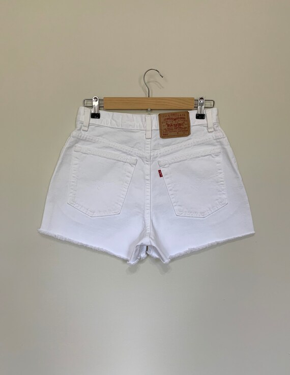 29” White Levis Shorts High Waisted Cutoffs /Levi… - image 4