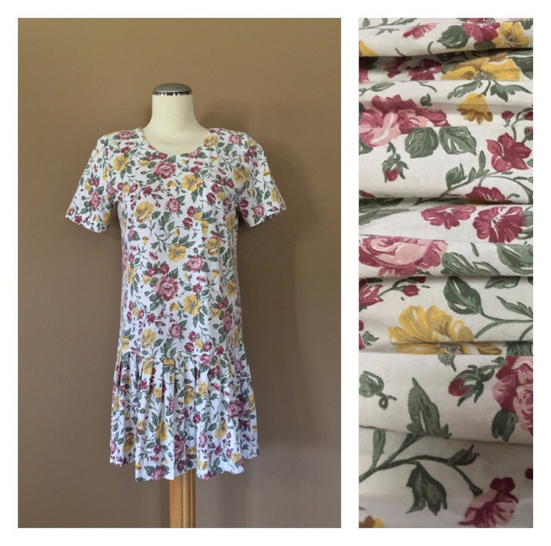 トリートユアセルフFloral vintage like dress 90s White Floral Grunge Dress With Lace Collar and Pockets