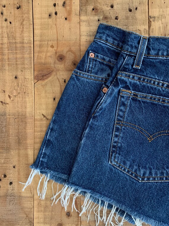 29” Levis Shorts High Waisted Denim / 90s Levis S… - image 8