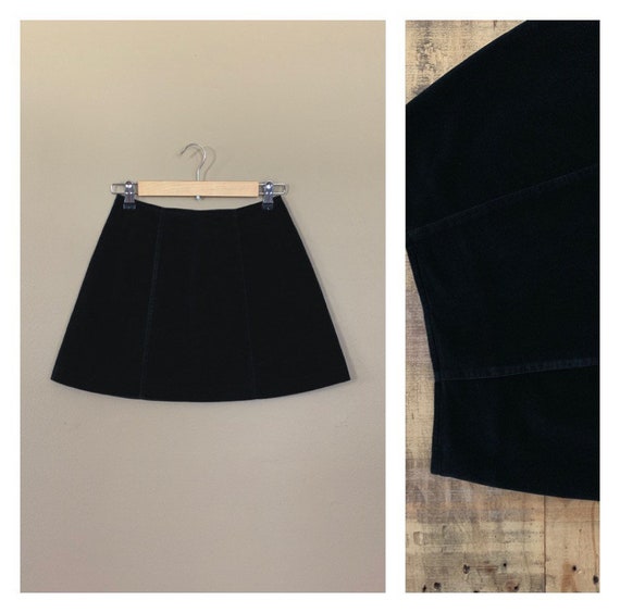 25” Black Guess Skirt High Waisted / 90’s Guess Vi