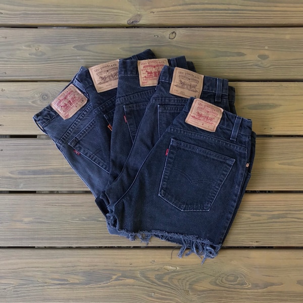 31" Black Levis High Waisted Shorts/Levis Shorts/90s shorts/Levi High Waisted Denim Shorts/Jean Shorts/Cutoff Shorts/90s clothing