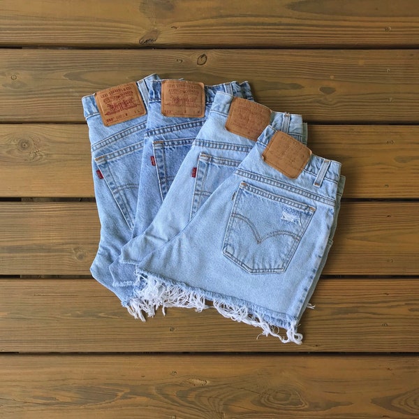 30" Levis High Waisted Shorts/Levis Shorts/90s shorts/Levi High Waisted Denim Shorts/Jean Shorts/Cutoff Shorts/90s clothing