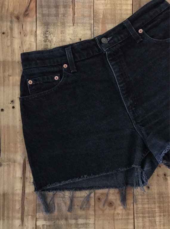 30" Black Levis High Waisted Denim Shorts/Levis S… - image 4