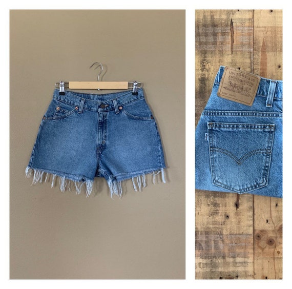 28" Levis High Waisted Shorts/Levis Shorts/90s sho