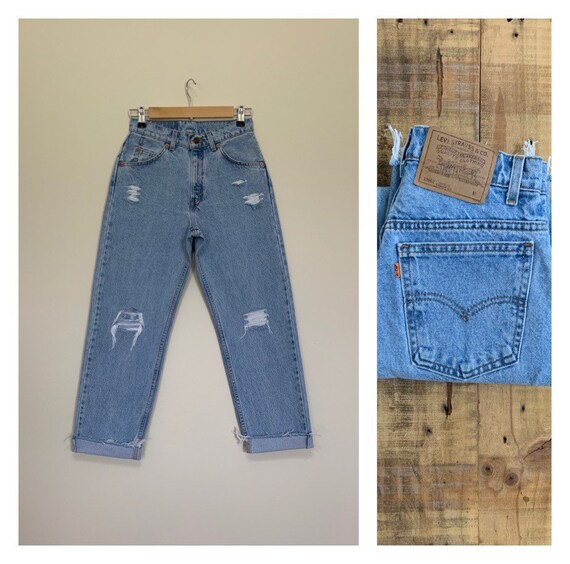 27" Levis Jeans High Waisted Size 3 / 90s Light Wa