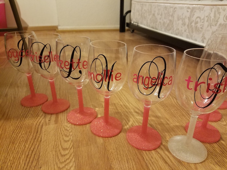 Set of 4 Personalized Wine Glass for Bridal Party