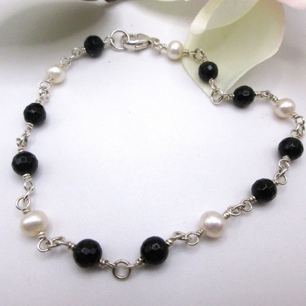 Black Onyx and Pearl Ankle Bracelet. Black and White Anklet. Sterling Silver. AAA Freshwater Pearls. Handmade. Wire-wrapped. Gift for Her.