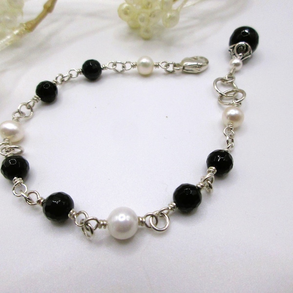 Black Onyx and Pearl Bracelet. Black and White Bracelet. Sterling Silver. AAA Freshwater Pearls. Black Onyx. Handmade. Wire-wrapped.
