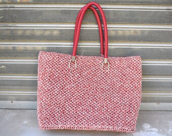 Bolso hecho a mano en crochet rojo y plateado