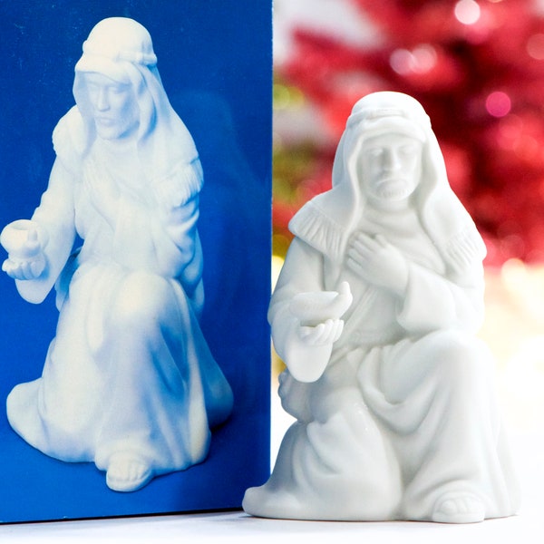 VINTAGE: 1988 - The Innkeeper Porcelain Nativity Figurine - Avon Nativity Collection - Replacements - SKU 00035040