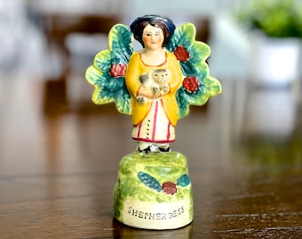 VINTAGE: Figura antigua de porcelana de 15 cm (6 pulgadas) de una pastora con perro - SKU 25-D-00033870