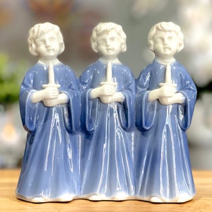 VINTAGE: Japan Caroler Figurine Music Box Ceramic Singing Figurines Blue and White Figurine Musical Holiday SKU 24-C-00040078 image 2