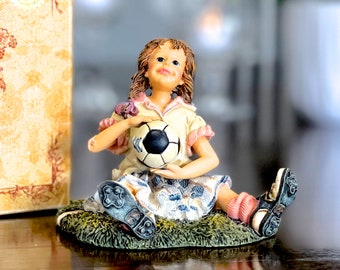 VINTAGE: 1999 - Boyds Bears "Mia...The Save" Figurine in Box - Yesterday's Child - #3549 - Soccer - Girl with Ball - SKU 35-C-00034398