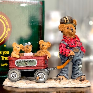 VINTAGE: 1999 - Boyds Bears &quot;Rollin&#39; Along&quot; Figurine in Box - Style # 227727 - NIB - SKU 36-C-00035492