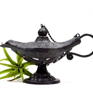 VINTAGE: Candle Holder Cast Iron and Metal Magic Lamp Shape Home Decor SKU 23-D-00031926 afbeelding 1