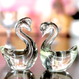 VINTAGE: 2pcs - Hand Blown Glass ART Swan Figurines - Paperweight - Collectable