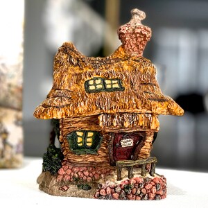 VINTAGE: 2000 Boyds Bears Boyd's Town Village Mathew's Bungalow in Box Style 19011 NIB SKU 24-D-00035466 image 3