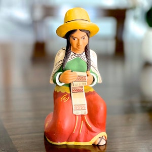 VINTAGE: 7.25&quot; Authentic PERUVIAN Handmade Clay Pottery - Native Peruvian Woman - Nativity Mary - Nativity Figurine - SKU 00035150