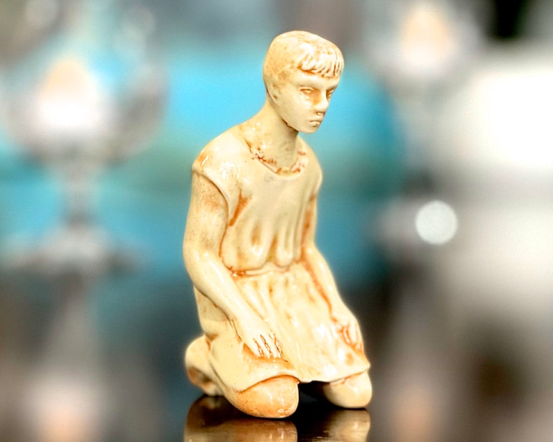 VINTAGE: Ceramic Hand Painted Figurine Boy Kneeling Figurine Christmas Decor Nativity SKU 15-B2-00010271 image 1