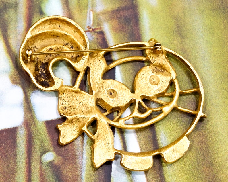 VINTAGE SKU 4-A5-00029799 Large Gold Tone Metal Cat Brooch Black Eye Cat Brooch