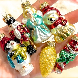 ANCIENNE : 6 pièces Mini décorations en verre pour sapin de Noël Décorations des Fêtes Ours ange soldat canne en bonbon pingouin pomme de pin SKU 00035665 image 3
