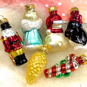 ANCIENNE : 6 pièces Mini décorations en verre pour sapin de Noël Décorations des Fêtes Ours ange soldat canne en bonbon pingouin pomme de pin SKU 00035665 image 2