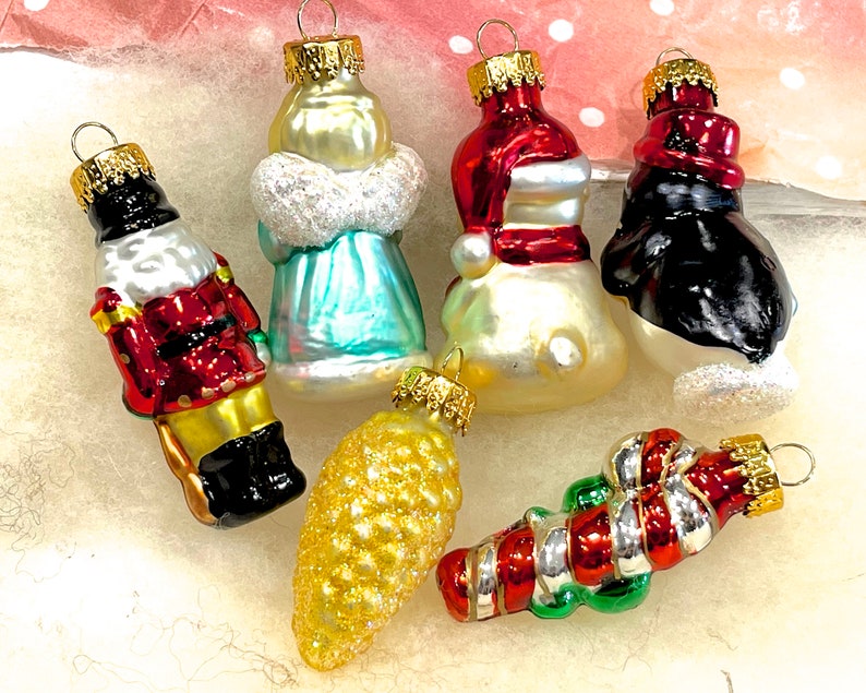 ANCIENNE : 6 pièces Mini décorations en verre pour sapin de Noël Décorations des Fêtes Ours ange soldat canne en bonbon pingouin pomme de pin SKU 00035665 image 2