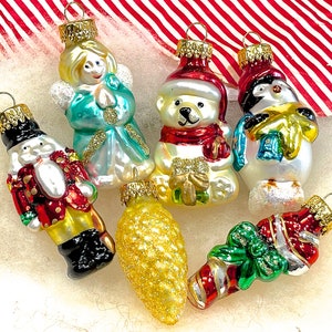 ANCIENNE : 6 pièces Mini décorations en verre pour sapin de Noël Décorations des Fêtes Ours ange soldat canne en bonbon pingouin pomme de pin SKU 00035665 image 1