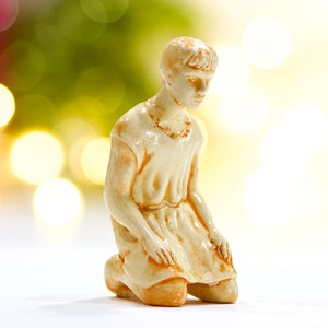 VINTAGE: Ceramic Hand Painted Figurine Boy Kneeling Figurine Christmas Decor Nativity SKU 15-B2-00010271 image 5