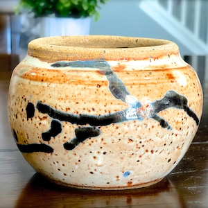 VINTAGE: Signed Handcrafted Studio Pottery by Marilyn R - &quot;Bird Signiture&quot; - Planter - Studio Pot - SKU 25-D-00015514