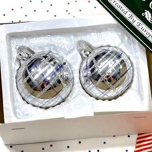 VINTAGE: 2pcs European Hand Blown Glass Ornaments in Box Christmas Decor Ornament Holiday imagem 1