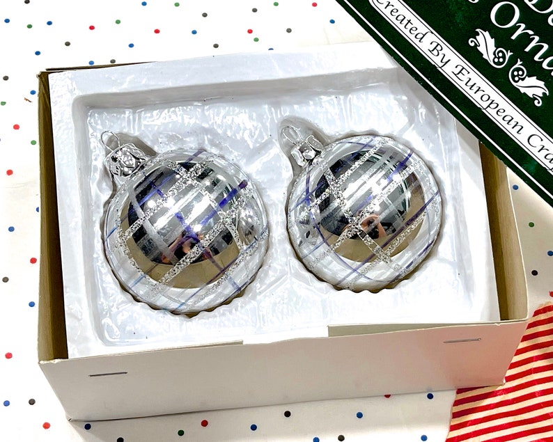 VINTAGE: 2pcs European Hand Blown Glass Ornaments in Box Christmas Decor Ornament Holiday imagem 1