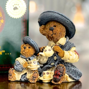 VINTAGE: 1999 - Boyds Bears &quot;Fine Cup of Tea&quot; Figurine in Box - Style # 02000-21 - NIB - SKU 36-C-00035491