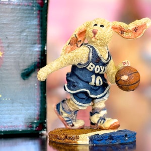 VINTAGE: 1995 Boyds Bears Buzz...the Flash Figurine in Box Style 227706 Basketball image 1