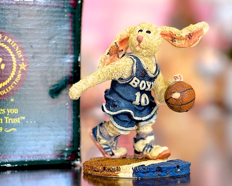 VINTAGE: 1995 Boyds Bears Buzz...the Flash Figurine in Box Style 227706 Basketball image 1