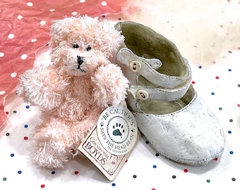 VINTAGE: 2001 - Boyds Bears Foot Friends Collection 'Emmie...Button Up' Baby - Bear in Shoe Figurine - # 641001 - New Baby - Baby Shower