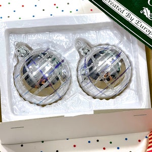 VINTAGE: 2pcs European Hand Blown Glass Ornaments in Box Christmas Decor Ornament Holiday imagem 2