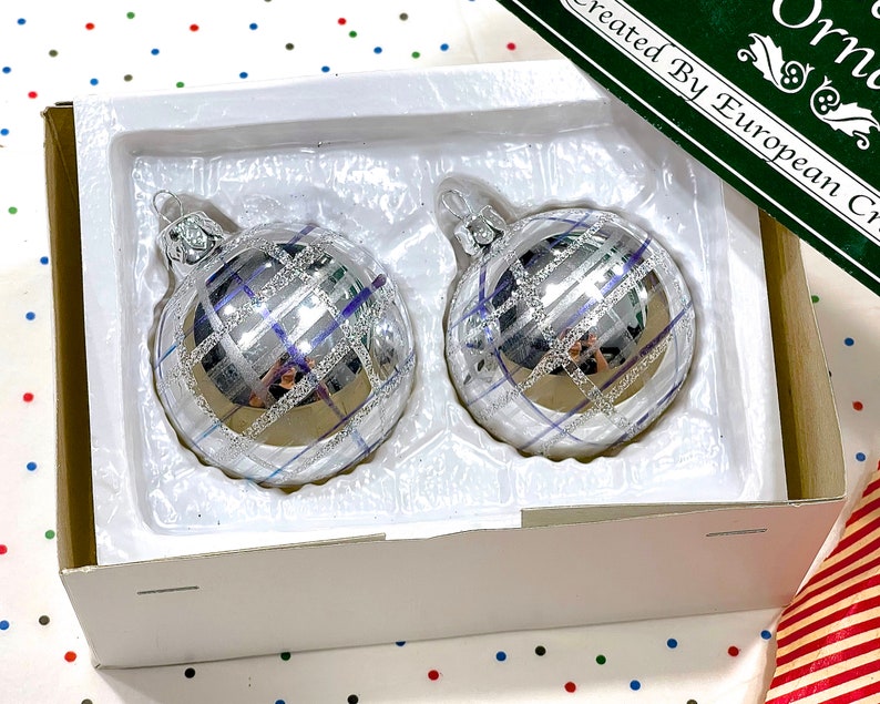 VINTAGE: 2pcs European Hand Blown Glass Ornaments in Box Christmas Decor Ornament Holiday imagem 2