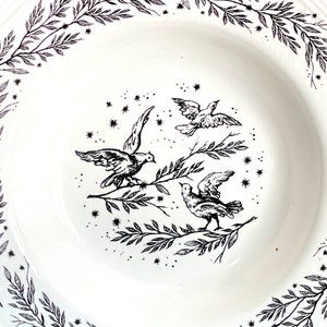 VINTAGE: New England Toile Rimed 9 1/4 Soup Bowl Tabletops Unlimited Replacement, Collecting SKU 36-D-00025190 image 3