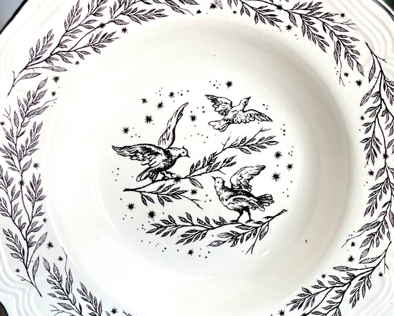 VINTAGE: New England Toile Rimed 9 1/4 Soup Bowl Tabletops Unlimited Replacement, Collecting SKU 36-D-00025190 image 3