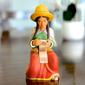 VINTAGE: 7.25 Authentic PERUVIAN Handmade Clay Pottery Native Peruvian Woman Nativity Mary Nativity Figurine SKU 00035150 image 2