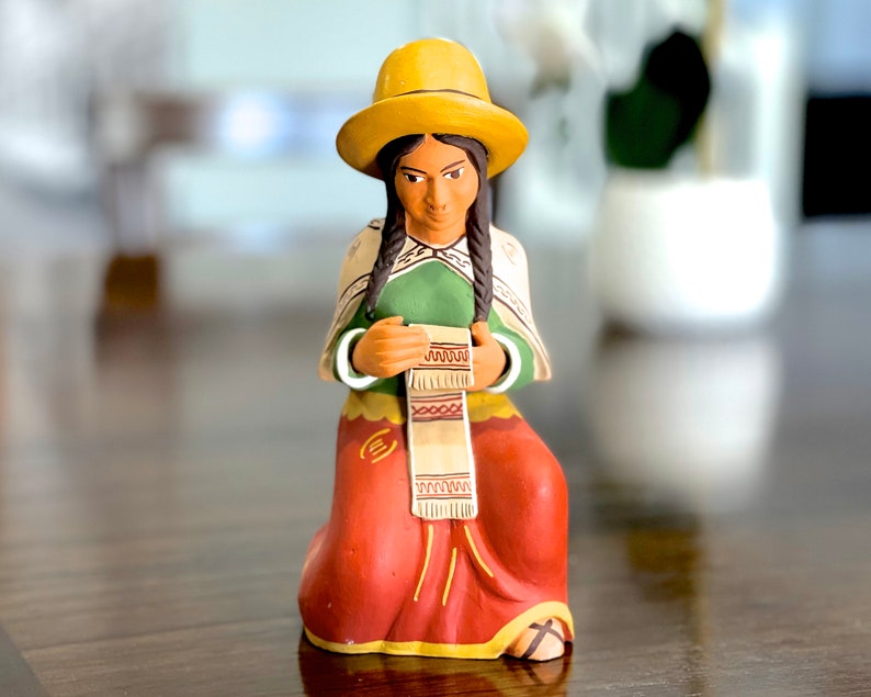 VINTAGE: 7.25 Authentic PERUVIAN Handmade Clay Pottery Native Peruvian Woman Nativity Mary Nativity Figurine SKU 00035150 image 2