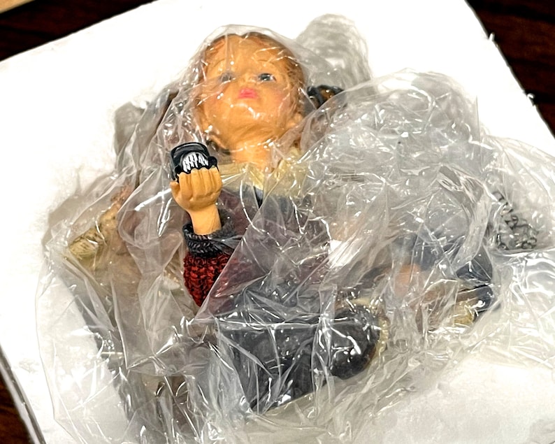VINTAGE: 1997 Boyds Folkstones Carrie B. Safe... Figurine in Box 36007 Angel Safety Guardian SKU 34-B-00035433 image 3