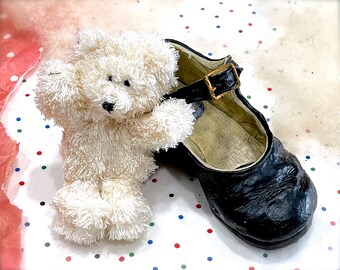 VINTAGE: 2001 - Boyds Bears Foot Friends Collection - "Patty Sunday's Best" - # 641003 -  Bear in Shoe Figurine -New Baby Baby Shower Gift