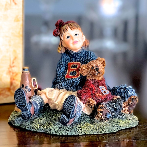 MILLESIME : 1999 - Figurine Boyds Bears « Tami with Doug... Half Time » dans une boîte - Enfant d'hier - #3546 - Plume - SKU 35-C-00034396